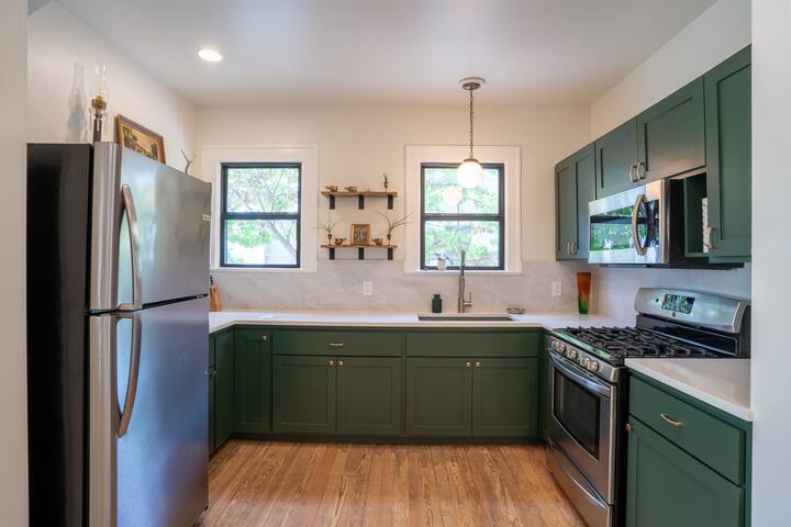 2 Houses 1 Property! Bungalow/Craftsman gallery image 4