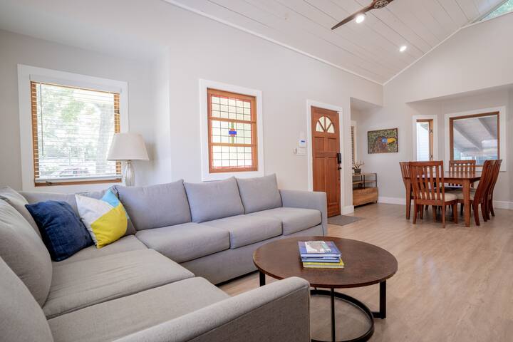 2 Houses 1 Property! Bungalow/Craftsman gallery image 2