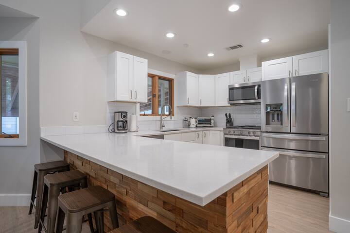 2 Houses 1 Property! Bungalow/Craftsman gallery image 3