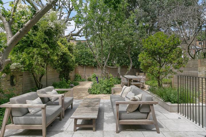 Bright & colourful Fulham house gallery image 4