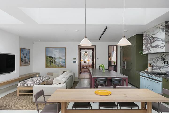 Bright & colourful Fulham house gallery image 3