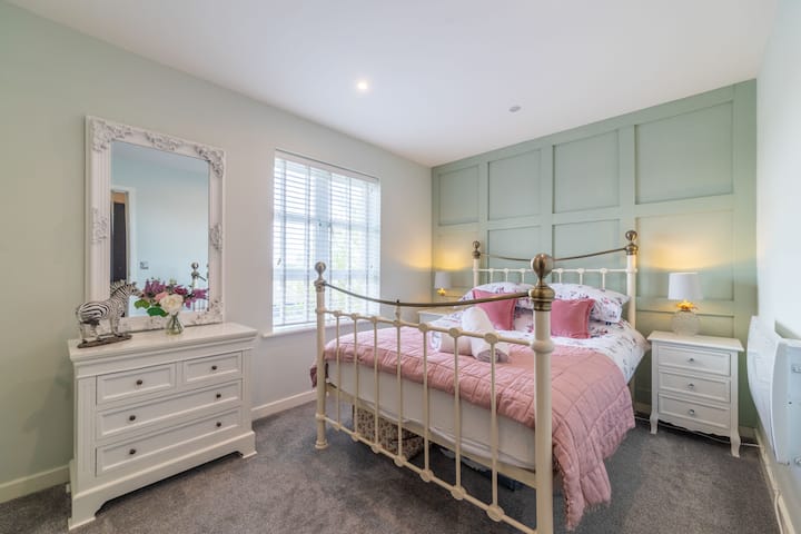 Segundo dormitorio elegante y sereno