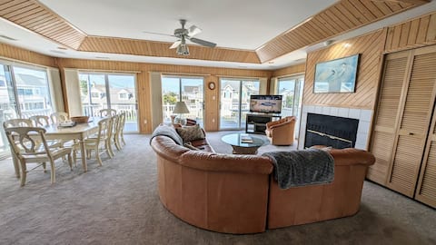 Just off Beach Block Relaxing Family Home w/ L2 EV