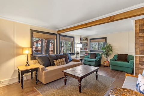 The Little Cabin | Cozy | Minutes to Ski Resort