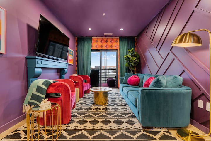 Broadway Bliss | Balcony, Walk to Broadway & DT!