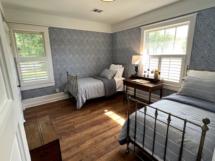 ห้องนอน #4 ตั้งอยู่ชั้นบนเตียงแฝด 2 หลัง