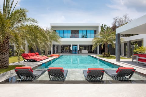 incredible modern 5 bdrs pool villa in rawai