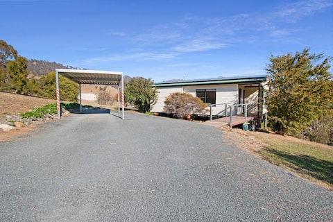 Elm Cottage Tumut -Blue Gum Pet Friendly cottage