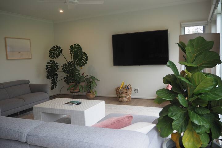 Family and Pet Friendly Home gallery image 5