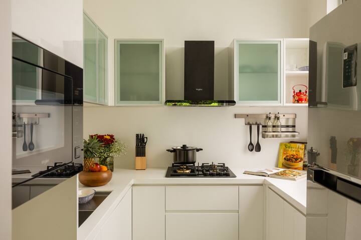 Full kitchen image 1