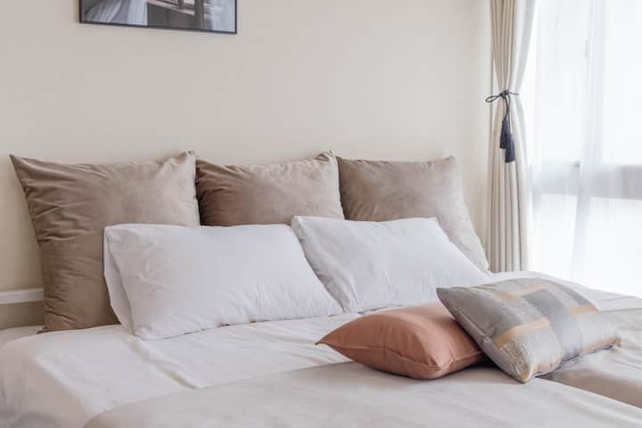 クッションは、撮影時の配置と異なることがあります。