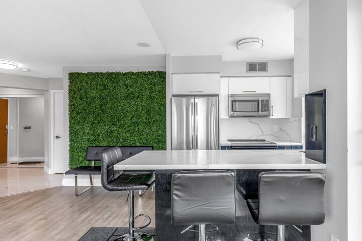 2 BR Waterfront condo w/ free parking gallery image 3