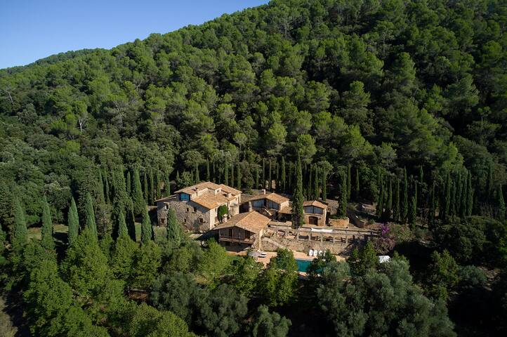 spectacular 17th century house in a rural setting gallery image 2