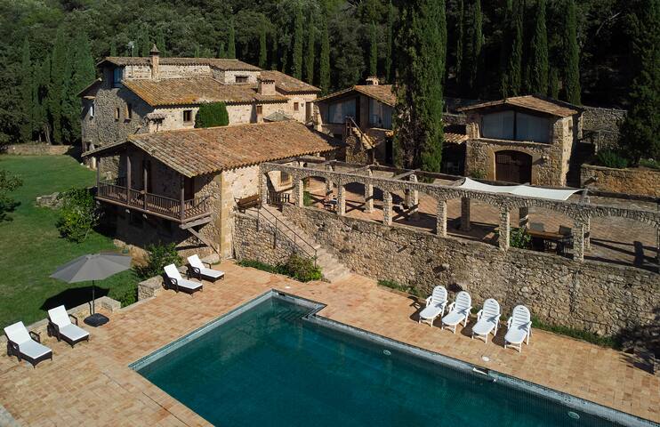 spectacular 17th century house in a rural setting gallery image 4