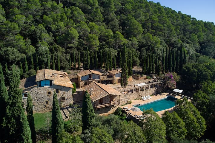 spectacular 17th century house in a rural setting