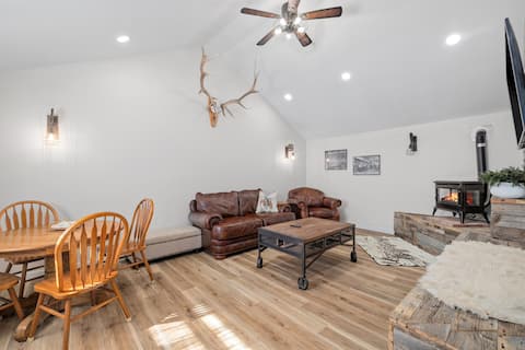 Cozy Barndominium everything NEW