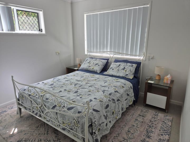 Chambre 2 avec lit Queen Size. 