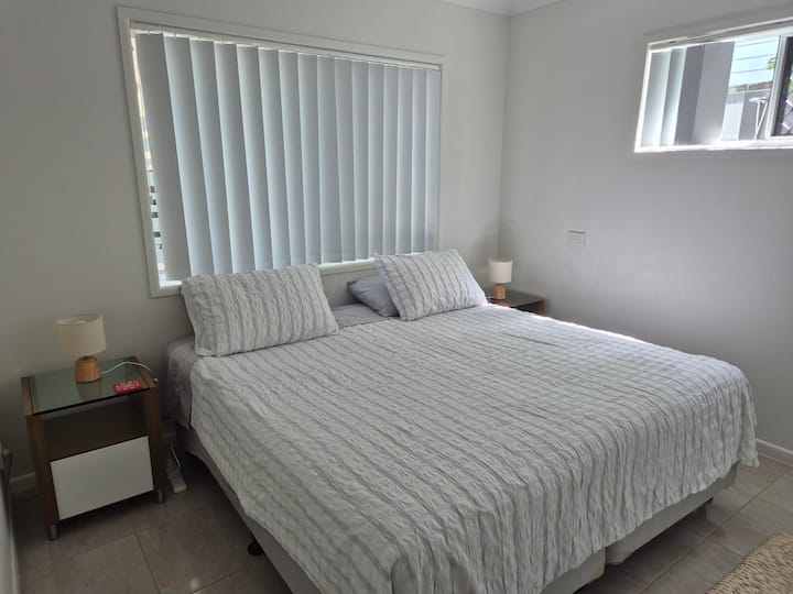 Chambre 1 avec lit King Size. 