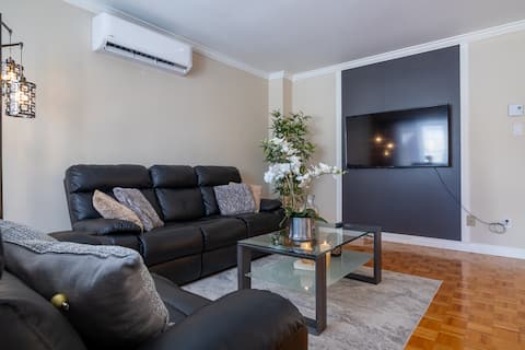 Popular Airbnb listing: Complete house with hot tub and private courtyard in Saint Hubert