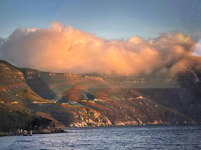 Beachfront Apartment overlooking Hout bay gallery image 5
