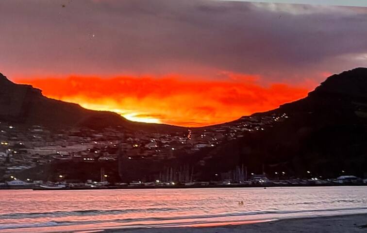 Beachfront Apartment overlooking Hout bay gallery image 2