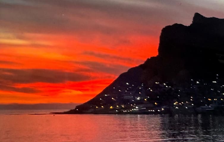 Beachfront Apartment overlooking Hout bay gallery image 3