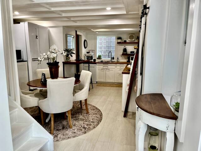 Bondi Beach ‘Garadil’ – 3BR cottage-like apartment