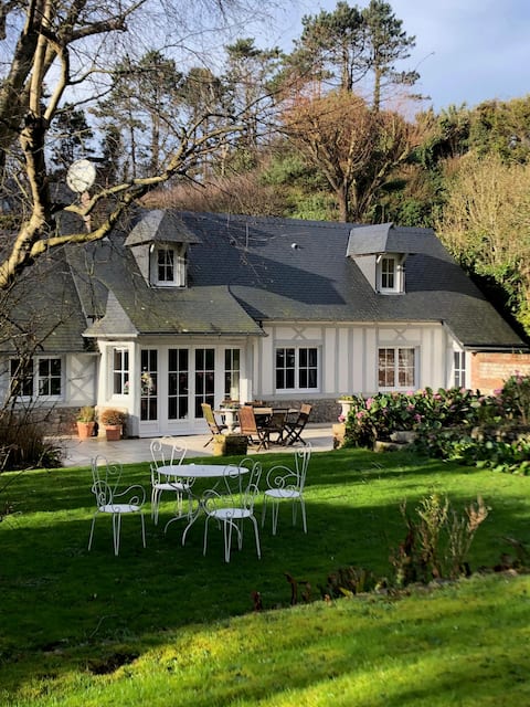 Cottage 800m from the beach.