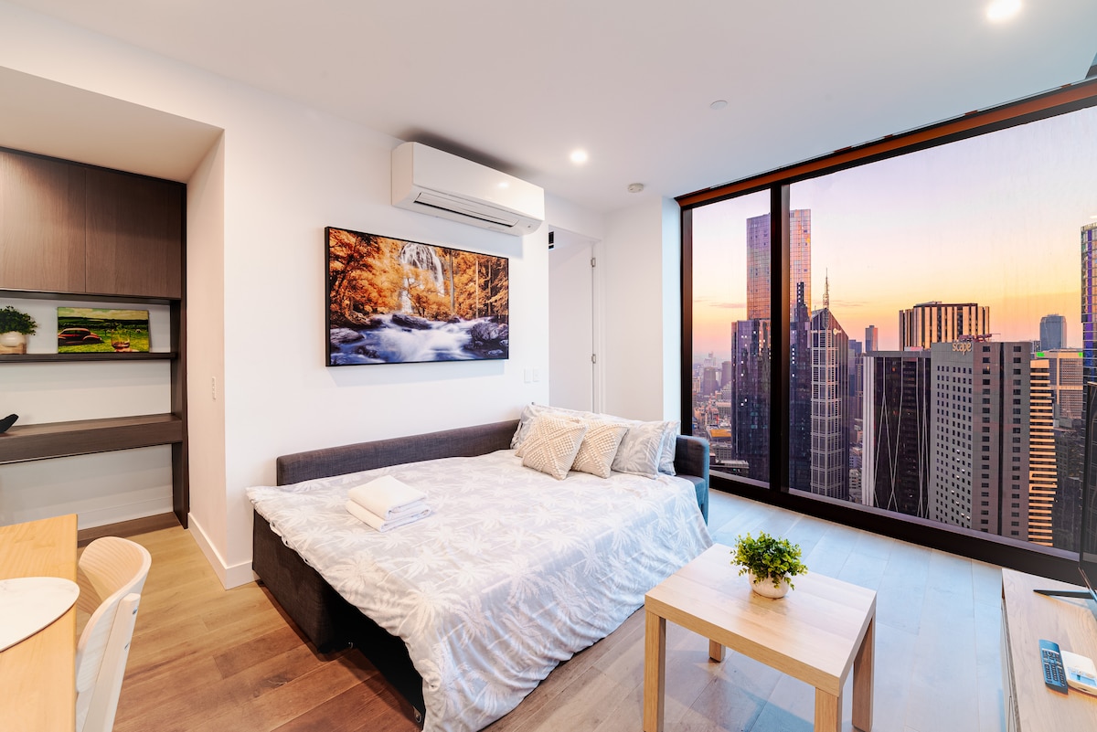 Successful Airbnb property: 51F Luxury Melb CBD 3BR.2Bath. 8Pax. Free 2Carpark in Melbourne