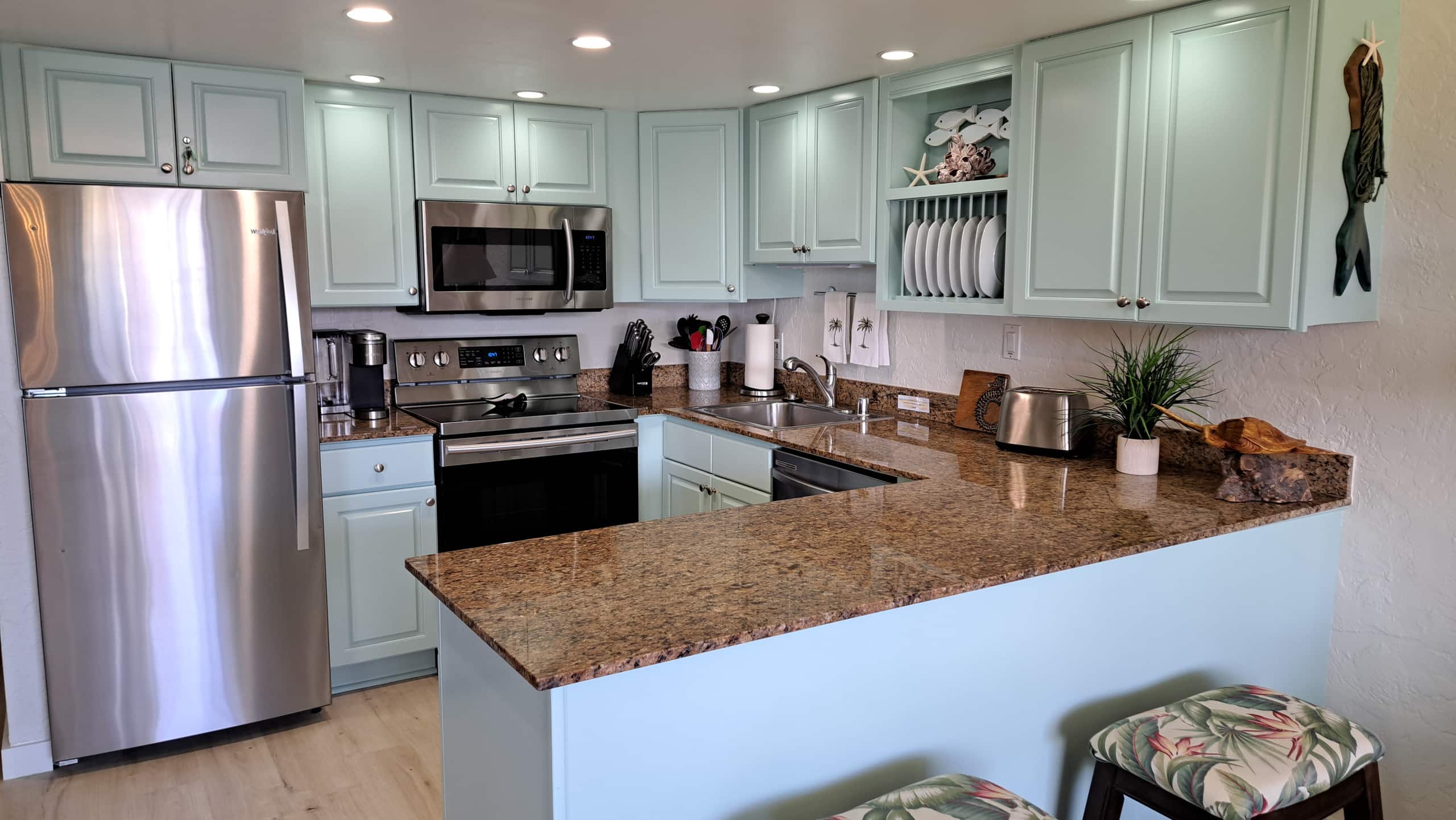 Condo in Lahaina · ★4.99 · 1 bedroom · 2 beds · 1 bath - Image 4