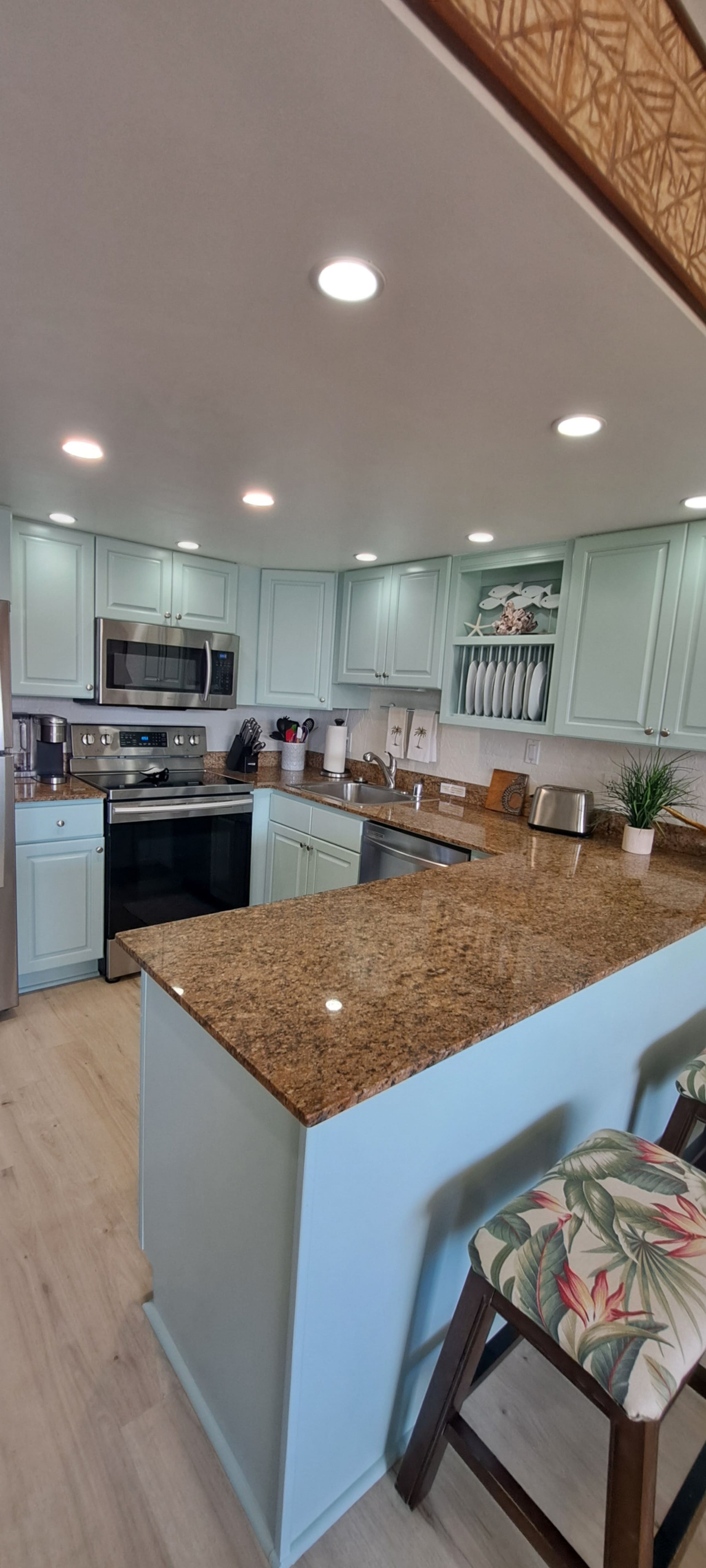 Condo in Lahaina · ★4.99 · 1 bedroom · 2 beds · 1 bath - Image 3