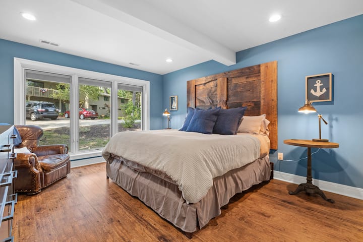 Dormitorio principal con baño principal completo privado