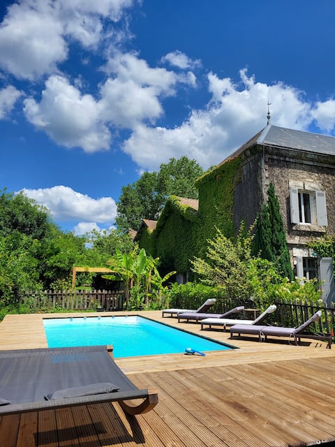 Charming air-conditioned house with pool