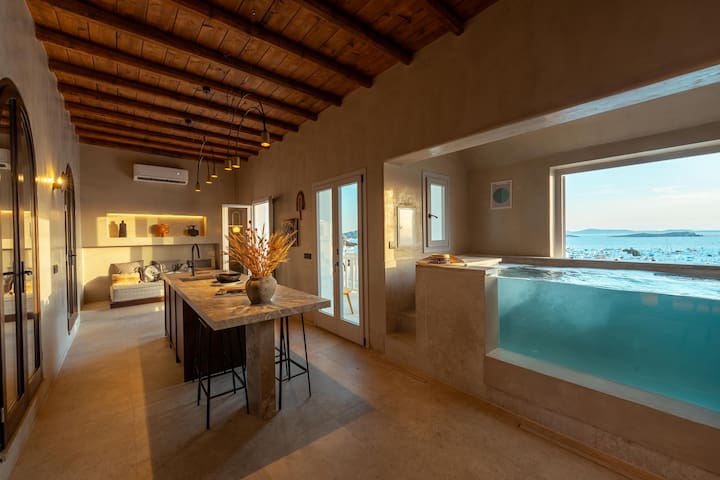 3 Bedroom Seaview Jacuzzi “Legends in Town”