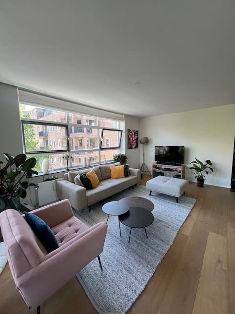 Popular Airbnb listing: Newly renovated apartment! in Staatsliedenbuurt