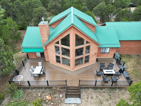 Forest Getaway: Cozy Cabin, Firepit, Kayaks & More