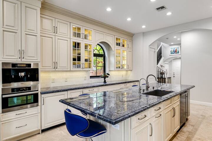 Ave Del Mar, Gated Waterfront Estate, Heated Pool gallery image 5