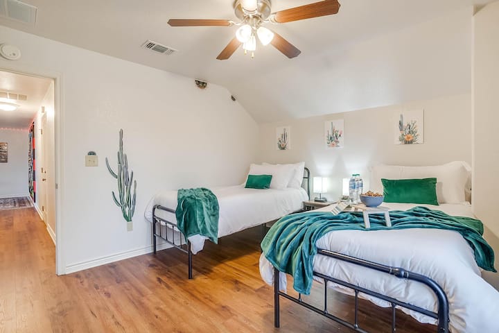 This room will be set up as a large king bed upon arrival, but can be converted into two twin beds as shown. Message us for details if you prefer this room to be set up as 2 twin beds.