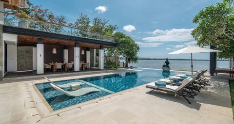 By the sea 4-bedroom villa in Nusa Dua