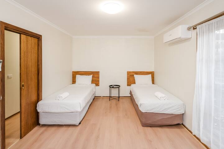 2-bedroom courtyard apartment gallery image 3