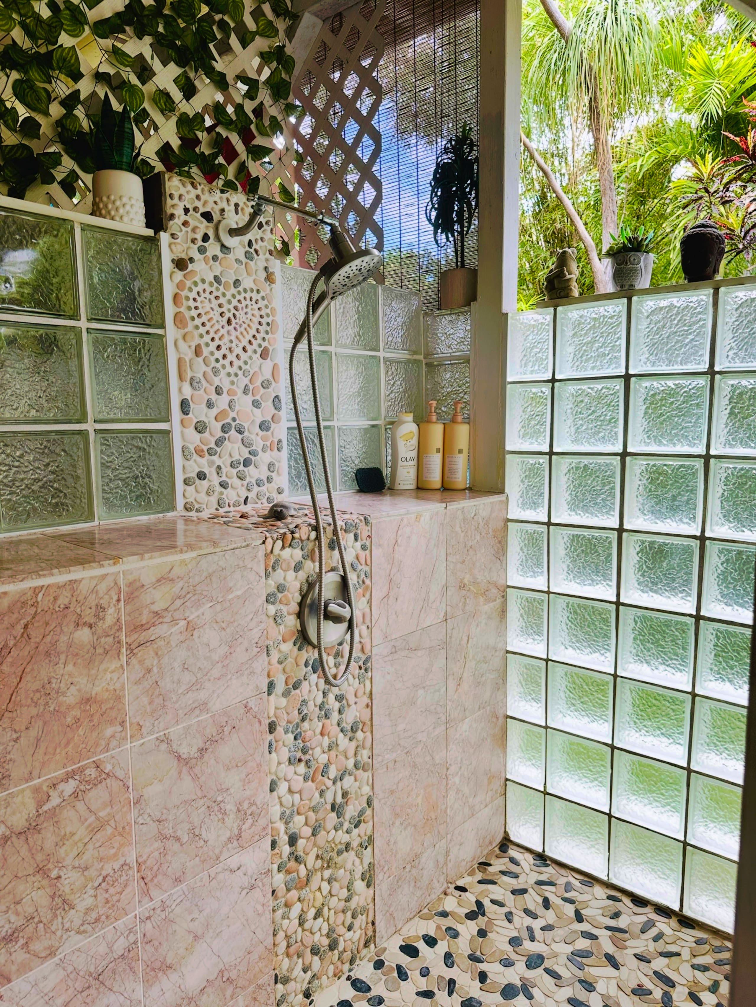 Home in Kealakekua Bay · ★4.92 · 13 bedrooms · 4 beds · 2.5 baths - Photo 19