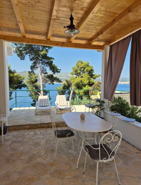 Amor Mari-holiday home, first row to the sea