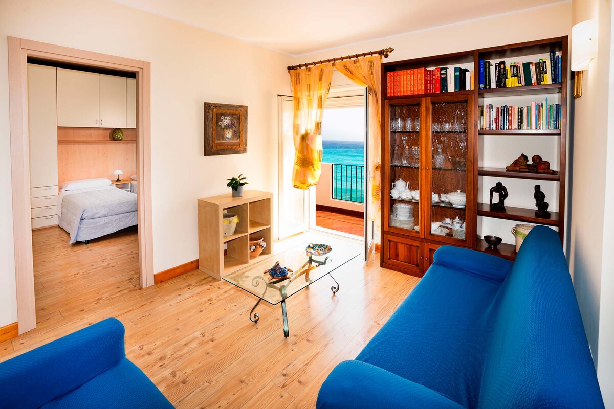 Proprietà Airbnb di successo: [Letojanni-Taormina Apartment] beachfront + wifi a Letojanni