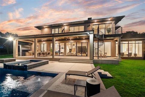 Opulent Lakefront Retreat -Chef, Firepit, Spa/Pool