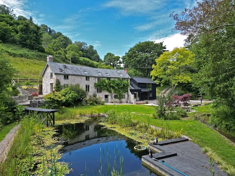Idyllic country house, organic swim pond, hot tub