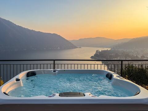 Villa amazing lake view + jacuzzi + garden + gym
