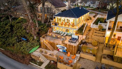 Sleeps 10 HotTub PingPong SunsetsByTheLAKE