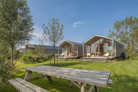Luxury family house on the water, 6 people, with boat dock