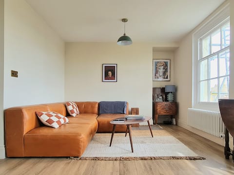 Top Airbnb: Trinity Square Loft - Old Town design led apt. in Manston