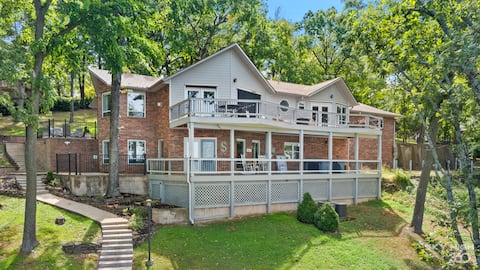 The Honeycomb House: Waterfront>Hot Tub>Game Room